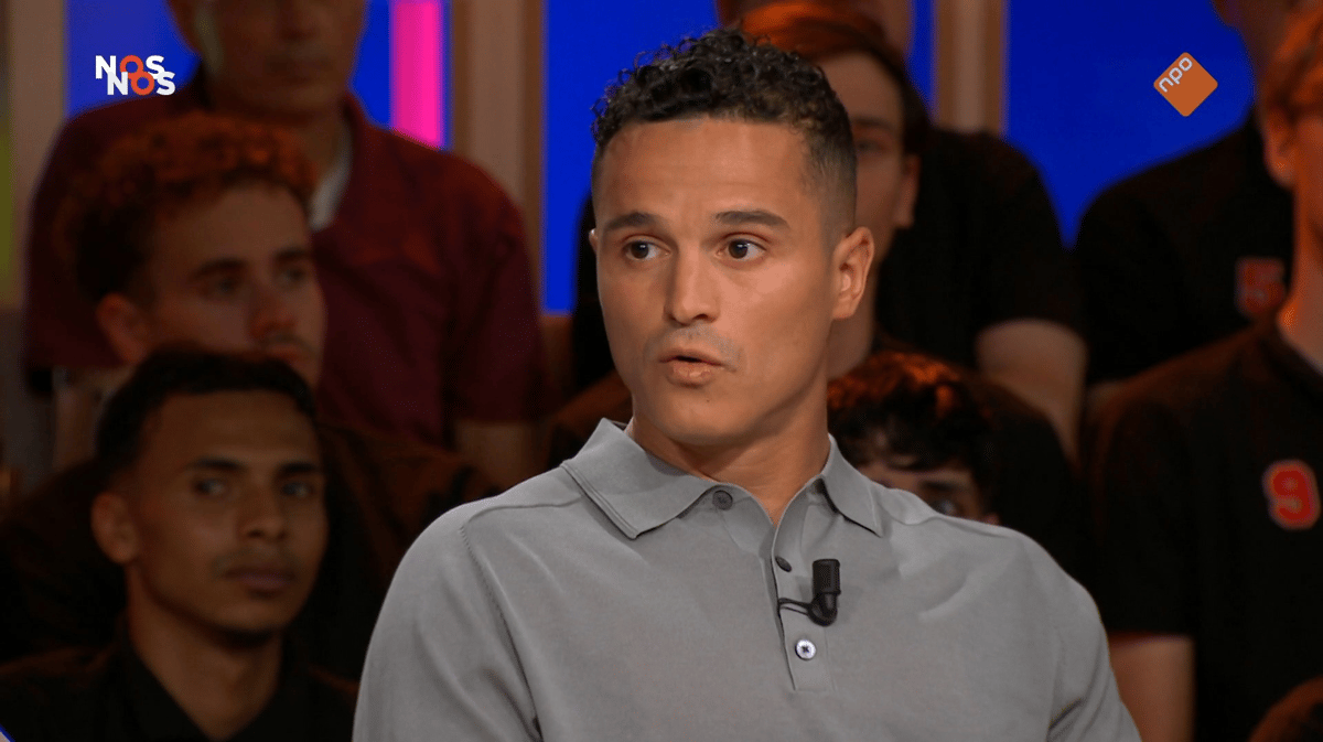Ibrahim Afellay aan tafel bij Studio Voetbal