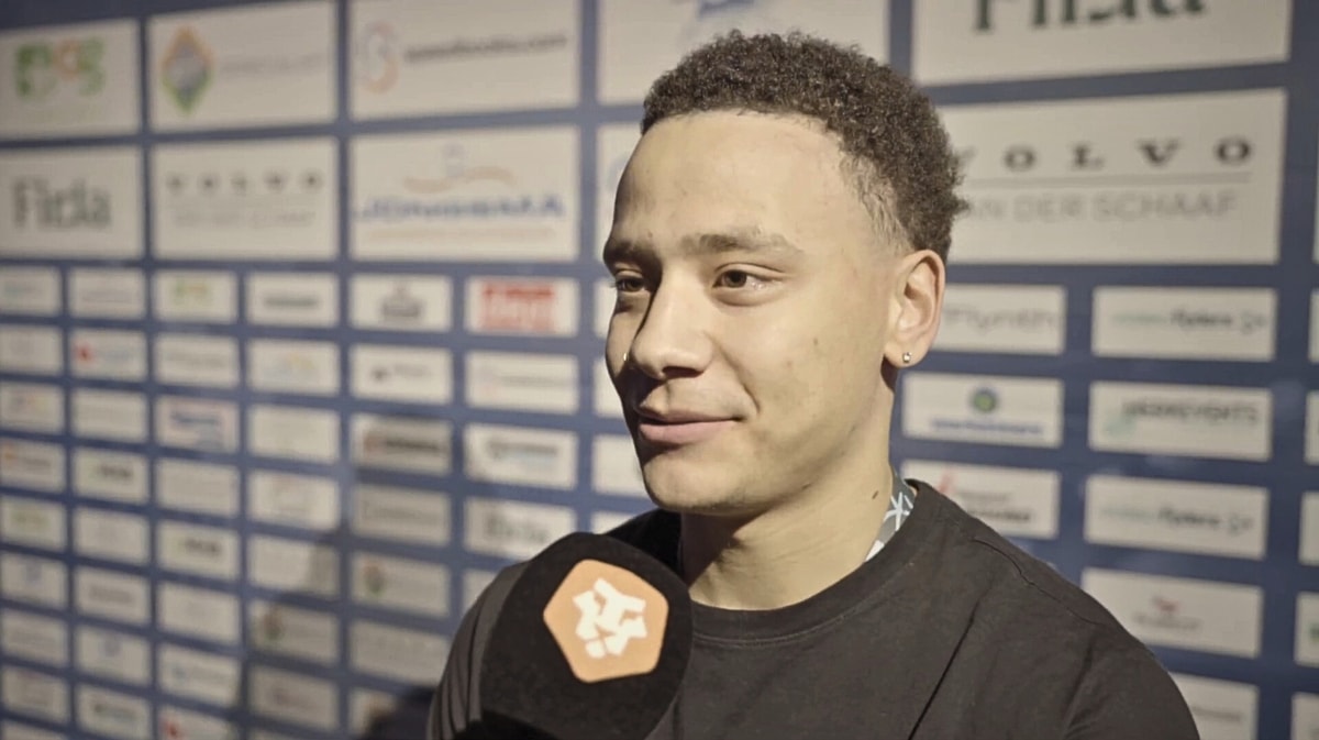 Ted Dalrymple voor de camera van Mee Met Oranje