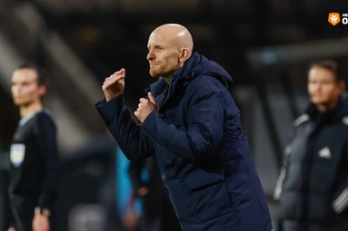 Arjan Veurink grijpt direct in bij Oranje Leeuwinnen: Renee van Asten teleurgesteld buiten selectie