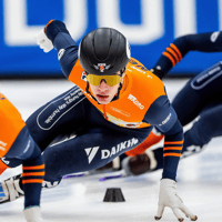 Jens van 't Wout in actie met de shorttrackploeg