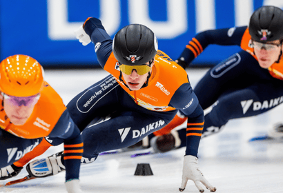 Jens van 't Wout in actie met de shorttrackploeg