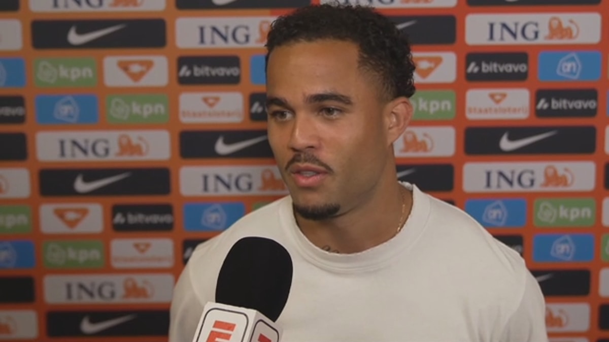 Justin Kluivert voor de camera van ESPN