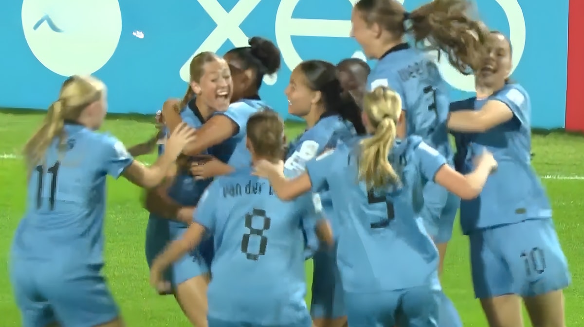 Oranje O17 (V) begint met een 4-3 zege op Kameroen aan het WK Onder 17 in Marokko.