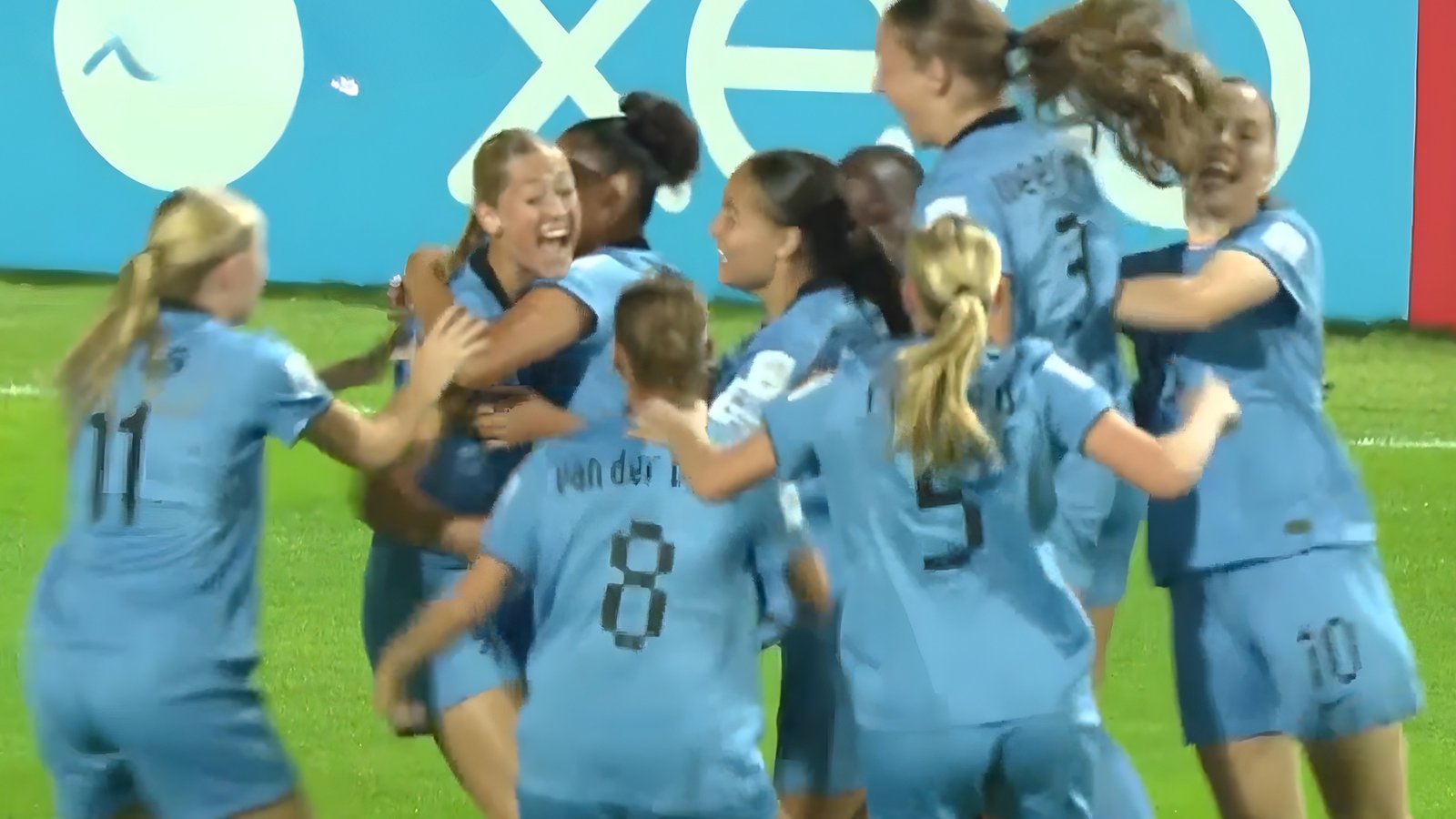 Oranje O17 (V) begint met een 4-3 zege op Kameroen aan het WK Onder 17 in Marokko.