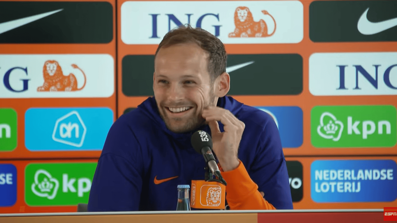 Daley Blind op een persconferentie van het Nederlands elftal