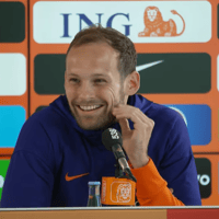 Daley Blind op een persconferentie van het Nederlands elftal