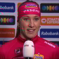 Suzanne Schulting voor de camera van de NOS