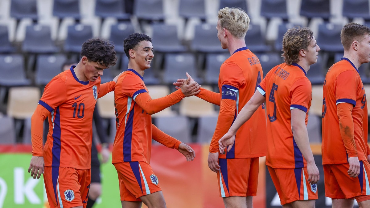 Jong Oranje viert een treffer