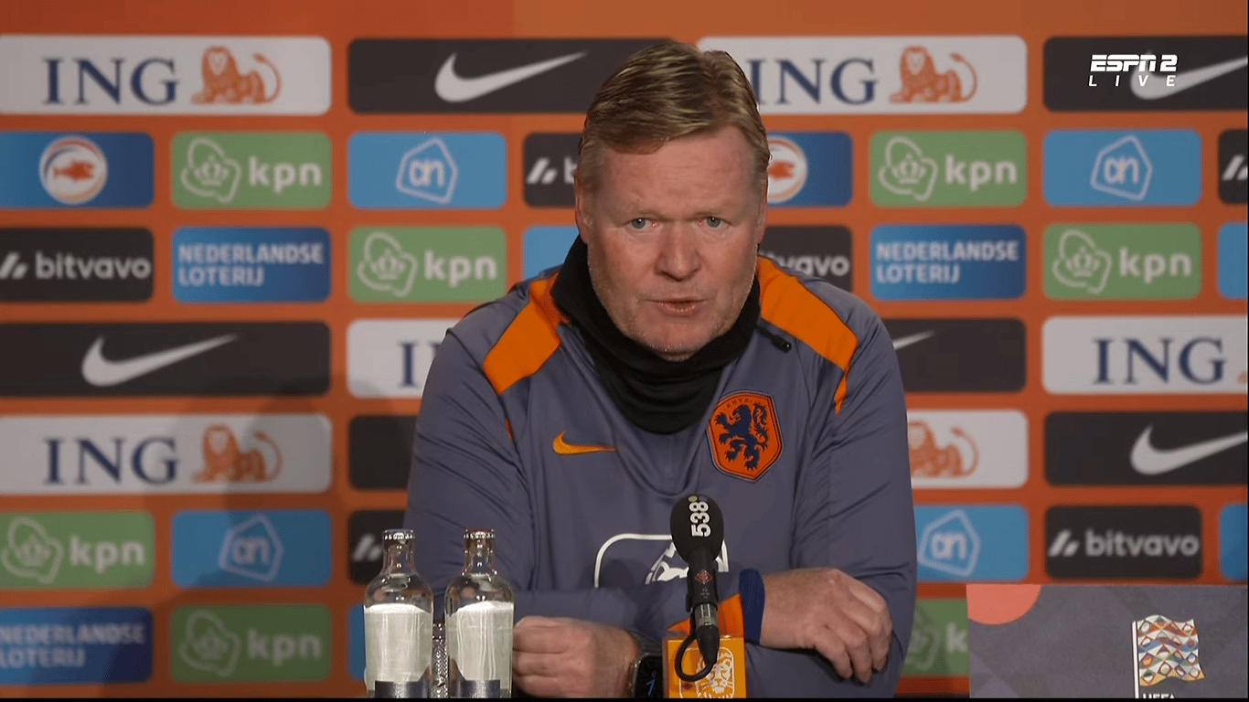 Bondscoach Ronald Koeman tijdens de persconferentie van Oranje