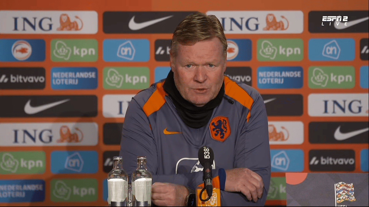 Bondscoach Ronald Koeman tijdens de persconferentie van Oranje