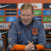 Bondscoach Ronald Koeman tijdens de persconferentie van Oranje