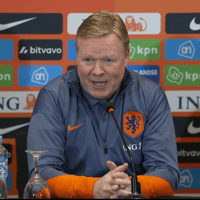Bondscoach Ronald Koeman tijdens de persconferentie van Oranje
