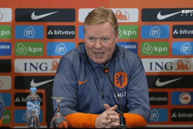 Bondscoach Ronald Koeman tijdens de persconferentie van Oranje