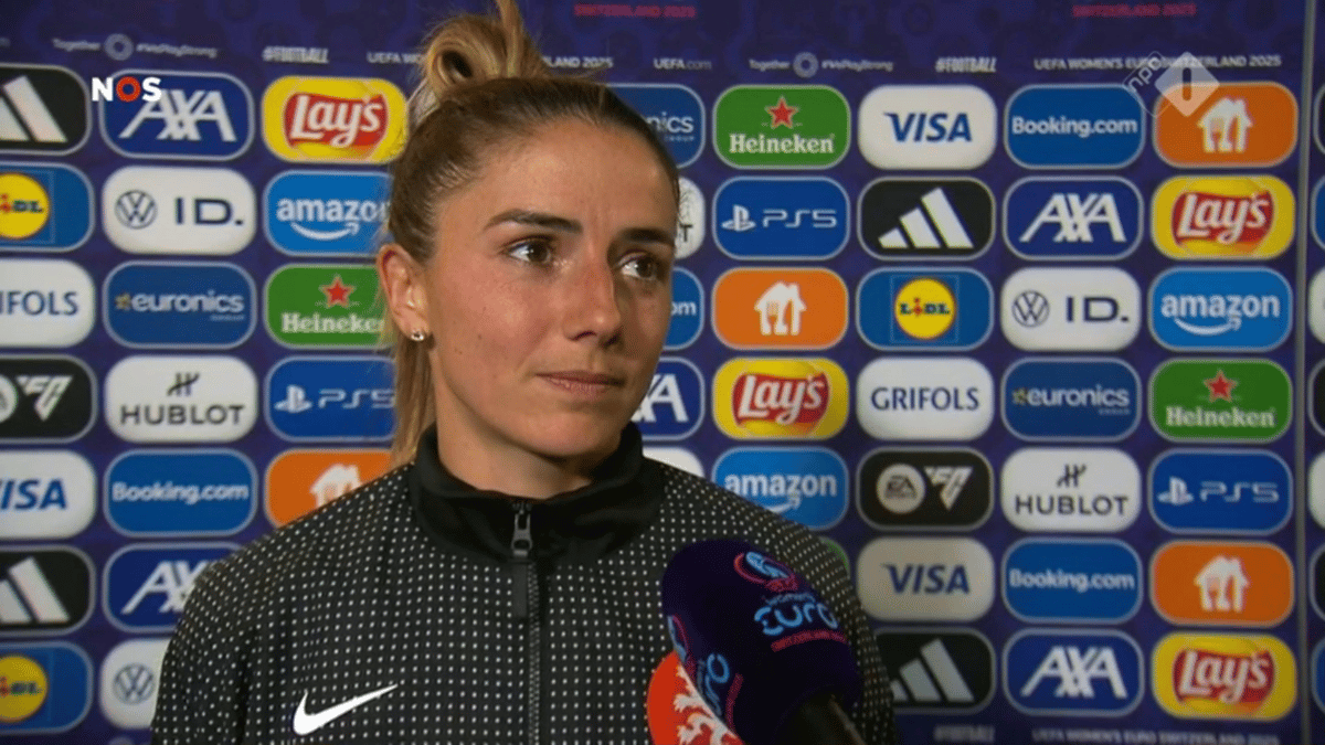 Daniëlle van de Donk voor de camera van de NOS