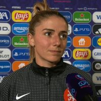 Daniëlle van de Donk voor de camera van de NOS