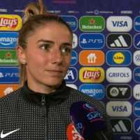 Daniëlle van de Donk voor de camera van de NOS