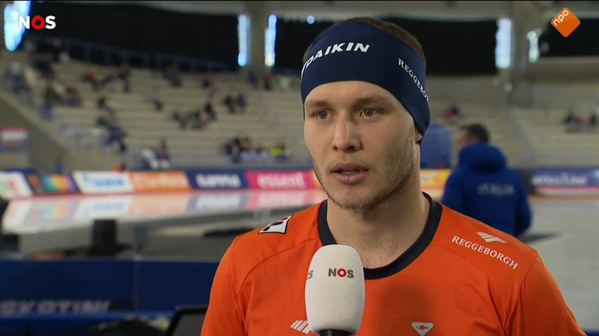 Marcel Bosker voor de camera van de NOS