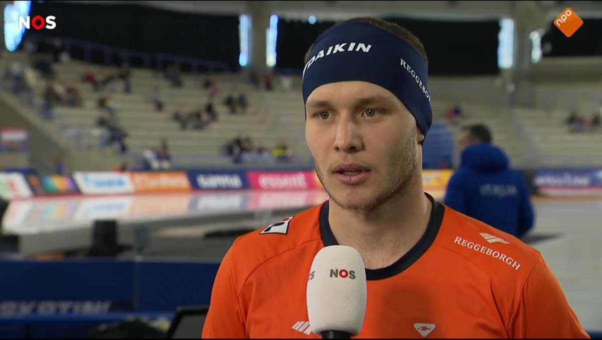 Marcel Bosker voor de camera van de NOS