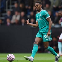 Ryan Gravenberch speelt een uitzonderlijk sterke wedstrijd en wint van Burnley