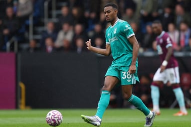 Ryan Gravenberch speelt een uitzonderlijk sterke wedstrijd en wint van Burnley