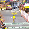 Demi Vollering heeft zondag de Tour de France Femmes op haar naam geschreven na een indrukwekkende solo in de slotrit.