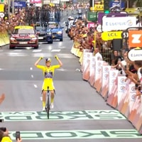 Demi Vollering heeft zondag de Tour de France Femmes op haar naam geschreven na een indrukwekkende solo in de slotrit.