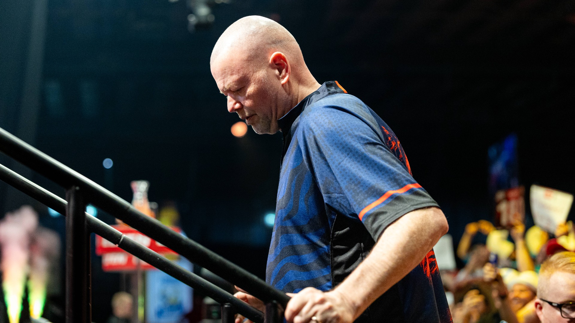 Raymond van Barneveld grijpt hard in na gezondheidsproblemen