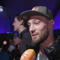 Kjeld Nuis voor de camera van RTL Boulevard