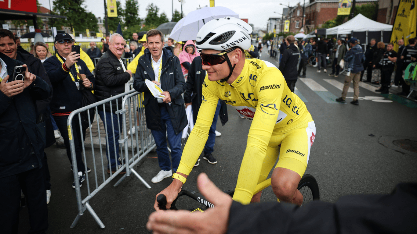 Mathieu van der Poel in de gele trui