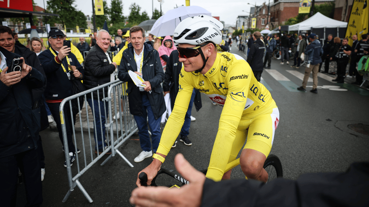 Mathieu van der Poel in de gele trui