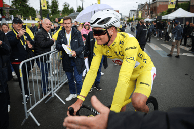 Mathieu van der Poel in de gele trui
