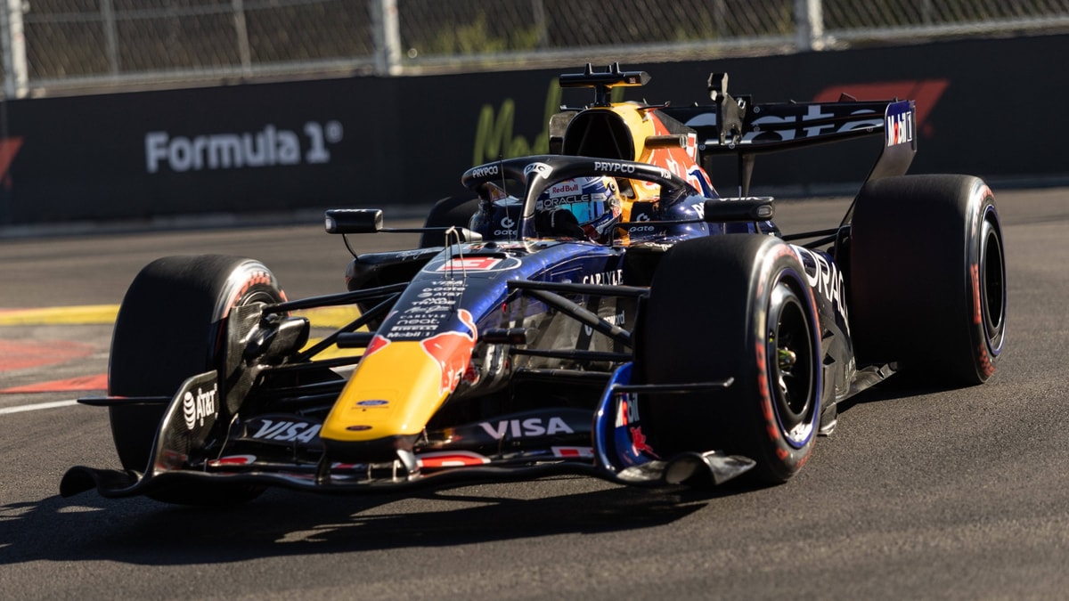 Max Verstappen in de RB22