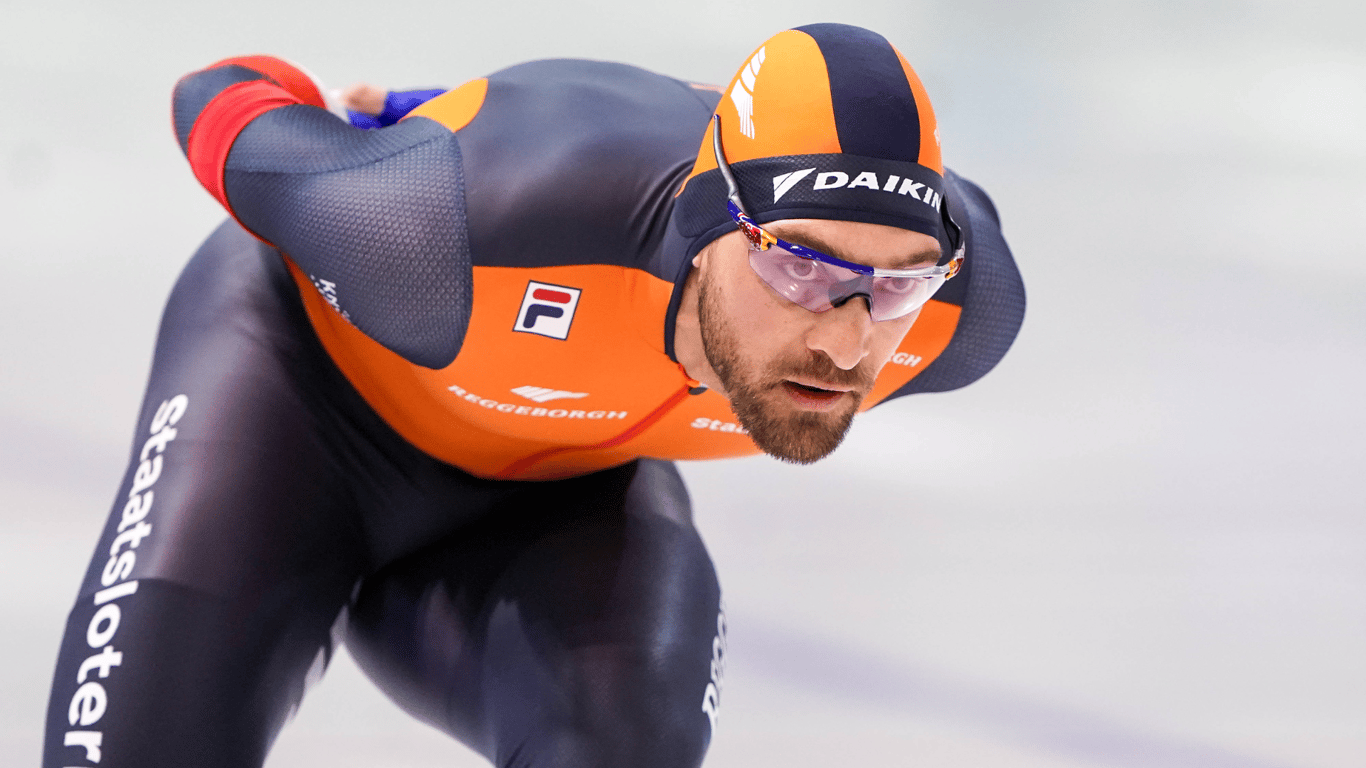 Kjeld Nuis in actie tijdens de wereldbeker schaatsen