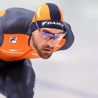Kjeld Nuis in actie tijdens de wereldbeker schaatsen