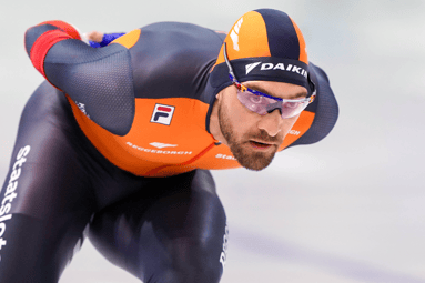 Kjeld Nuis in actie tijdens de wereldbeker schaatsen