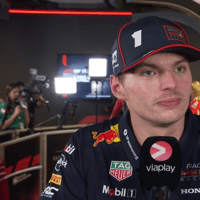 Max Verstappen voor de camera van Viaplay