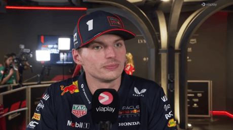 Max Verstappen voor de camera van Viaplay
