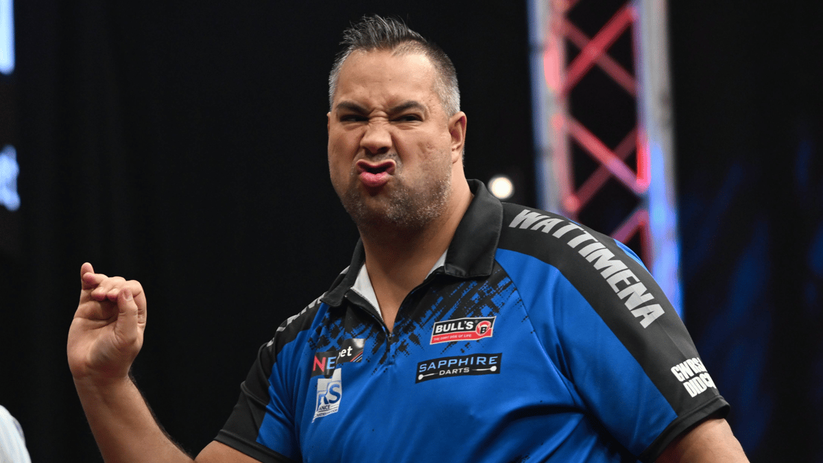 Jermaine Wattimena viert zijn overwinning