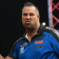 Jermaine Wattimena viert zijn overwinning