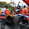 De RB22 van Max Verstappen is zwaar beschadigd