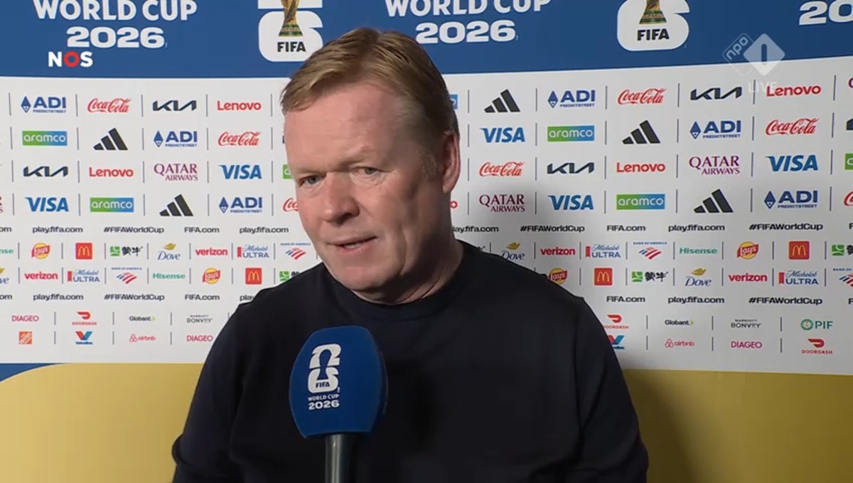 Ronald Koeman voor de camera van de NOS