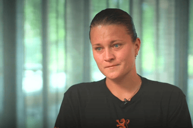 Sherida Spitse voor de camera van ESPN