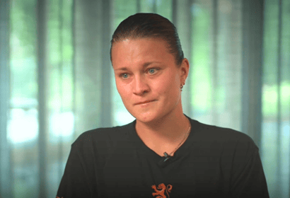 Sherida Spitse voor de camera van ESPN