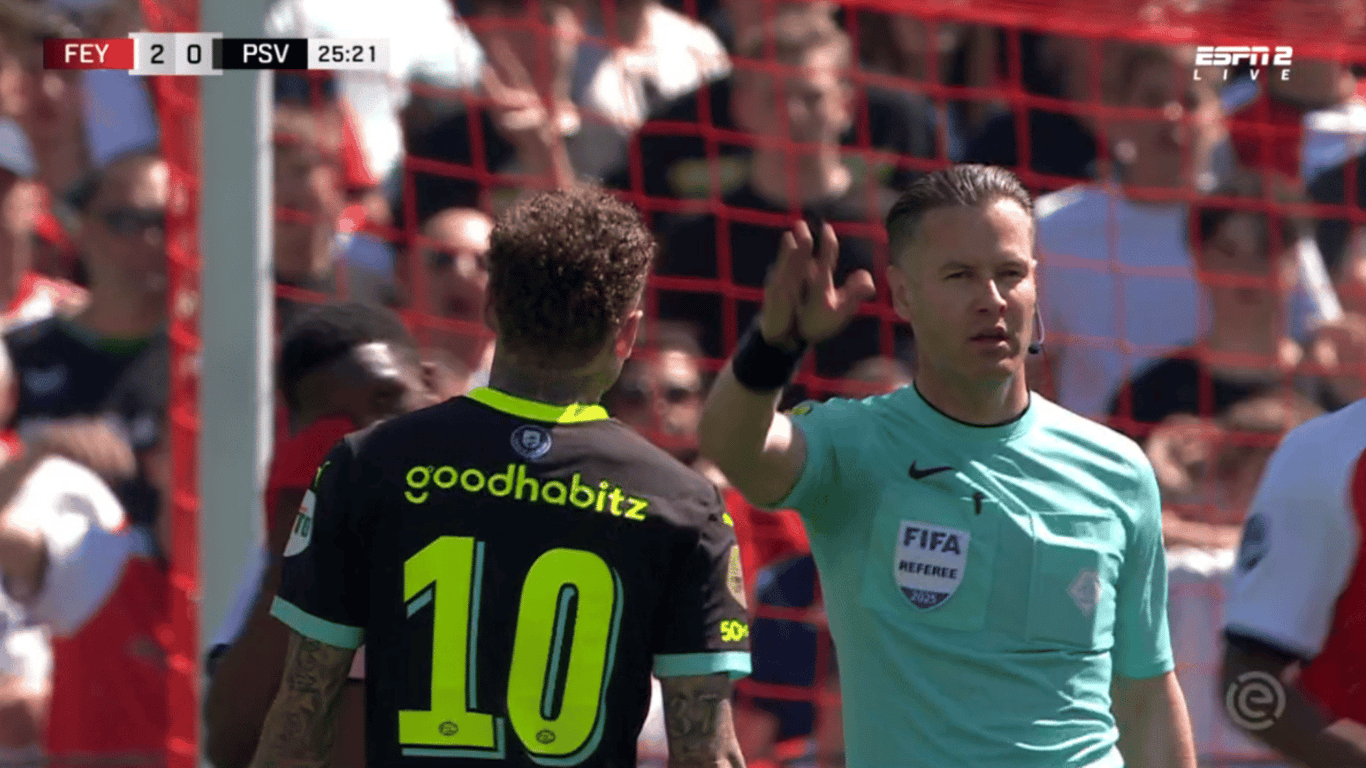 Danny Makkelie spaart Noa Lang