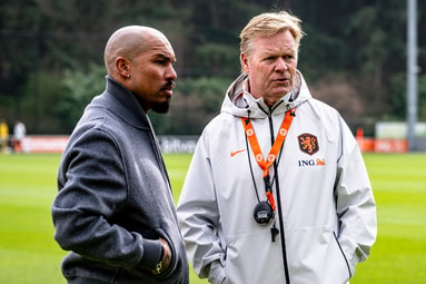 Nigel de Jong (links) en Ronald Koeman