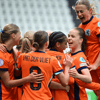 Oranje O17 viert een overwinning