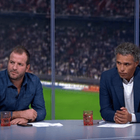 Rafael van der Vaart en Pierre van Hooijdonk bij de NOS