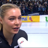 Jutta Leerdam voor de camera van de NOS