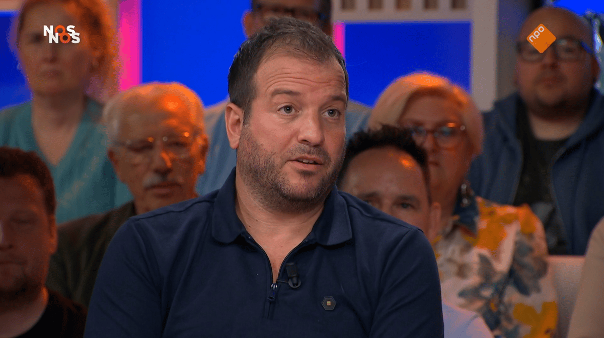 Rafael van der Vaart aan tafel bij Studio Voetbal