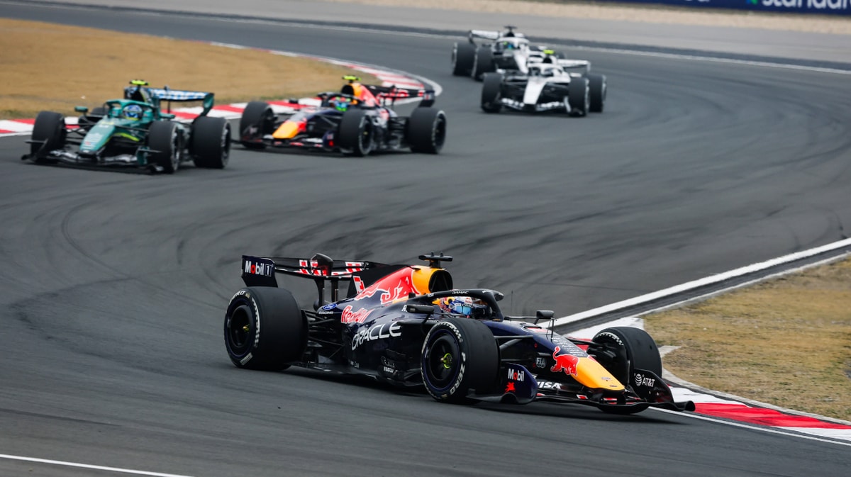Max Verstappen in de RB22